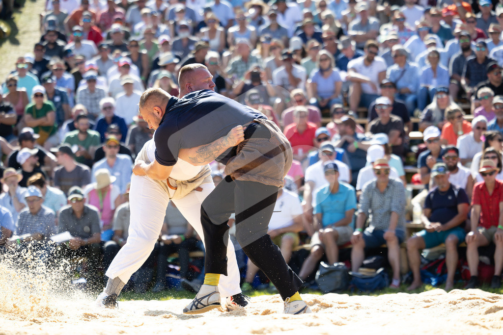 Rigi2025_2835 | Die Schwinger des Schwyzer Kantonalen Schwingerverbandes: Fotos, die Dynamik und Leidenschaft festhalten, sowie emotionale Momente aus dem traditionellen Schwingsport zeigen. - Realisiert mit Pictrs.com