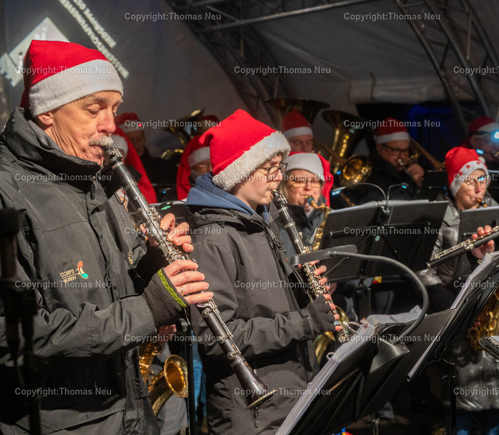 DSC_7550 | ble, 30.11.2024, Lorsch, Weihnachtsmarkt und Blaues Weihnachtswunder in der Stadt, Musikcorps Einhausen unter der Leitzung von Jean Diehl, , Bild: Thomas Neu
