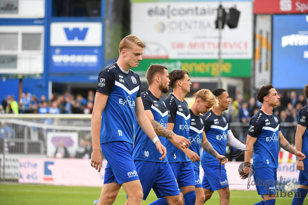 SV Meppen-VfB Lübeck | Herren Regionalliga Nord; SV Meppen (blau)-VfB Lübeck (weiß) am 01.08.2025 in Meppen (Hänsch-Arena), Photo: Philip Eiben 2025 - Realisiert mit Pictrs.com