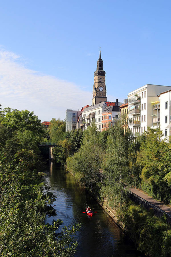 Philippuskirche - Karl-Heine-Kanal | Entdecke über 20 Kategorien Leipzig-Motive: Foto-Downloads, hochwertige Poster, Leinwand- & Fine-Art-Prints. Jetzt Lieblingsfoto im Bildlexikon Leipzig Shop bestellen!