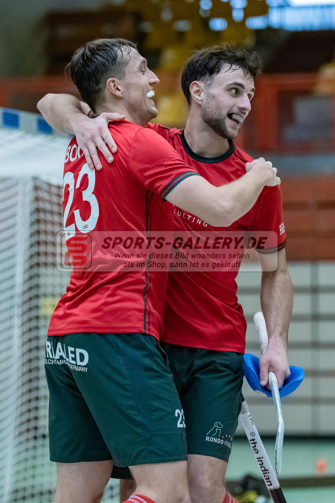 HK_20231217_107594 | 1. Bundesliga Herren Crefelder HC - Düsseldorfer HC  am 17.12.2023 Sporthalle Glockenspitz, Krefeld , Boomes Anton ( Crefelder HTC #23 ) , Bachmann Lucas Maximilian ( Crefelder HTC #15 )