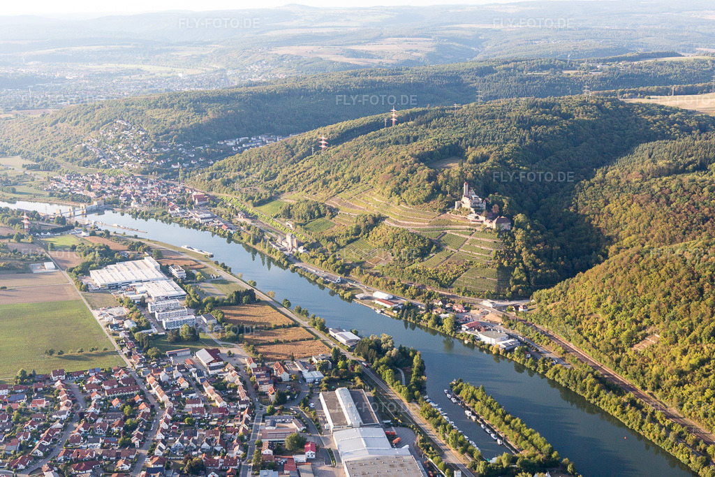Luftbild: Burganlage der Veste HORNBERG über dem Neckar in Neckarzimmern im Bundesland Baden-Württemberg in Deutschland. Foto: IMG_111498.jpg vom 09.09.2018 durch Werner Riehm/FLY-FOTO.de