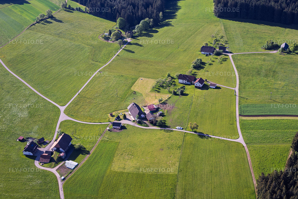 Luftbild: Aussiedlerhöfe in Oehle im Ortsteil Tennenbronn in Schramberg im Bundesland Baden-Württemberg in Deutschland.Foto: IMG_156315.jpg vom 17.05.2026 durch Werner Riehm/FLY-FOTO.deAuflösung des Originals: 5676 x 3784 px