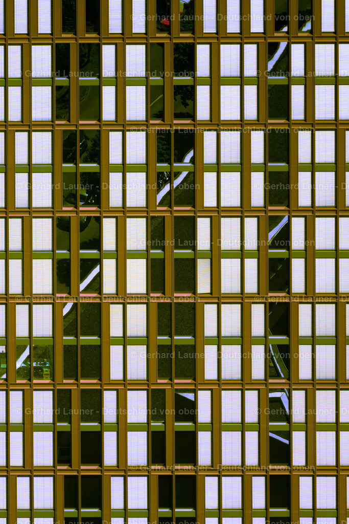 4035821 | BRAUNSCHWEIG 31.07.2020 Neubau des Business Center III am Hochhaus " Business Center II " im BRAWOPARK am Willy-Brandt-Platz in Braunschweig im Bundesland Niedersachsen. Weiterführende Informationen bei: ANES Bauausführungen Berlin GmbH,  ARCHITEKTEN BDA REICHEL STAUTH,  Architekturbüro Papendieck , Rade+Partner -Partnerschaftsgesellschaft,  Ed. Züblin AG,  Gattermann Immobilien  Projekt GmbH,  Ingenieurbüro Damer + Partner,  Köster GmbH,  STAUTH | Architekten Partnerschaftsgesellschaft mbB,  Stadt Braunschweig. // Construction site of new Building on the skyscraper at BRAWOPARK of the Volksbank in Braunschweig in the state Lower Saxony. Further information at: ANES Bauausfuehrungen Berlin GmbH,  ARCHITEKTEN BDA REICHEL STAUTH,  Architekturbuero Papendieck , Rade+Partner -Partnerschaftsgesellschaft,  Ed. Zueblin AG,  Gattermann Immobilien  Projekt GmbH,  Ingenieurbuero Damer + Partner,  Koester GmbH,  STAUTH | Architekten Partnerschaftsgesellschaft mbB,  Stadt Braunschweig. Foto: Gerhard Launer