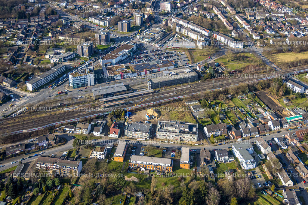 Bottrop250202565Mitte | Luftbild, Südring-Center mit Parkplätzen und Bottrop Hauptbahnhof Hbf, Baustelle mit Neubau Wohnzentrum für Senioren an der Lehmkuhler Straße, Süd, Bottrop, Ruhrgebiet, Nordrhein-Westfalen, Deutschland