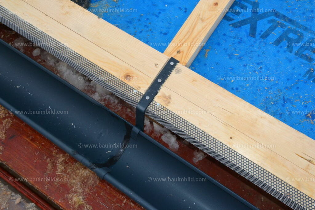 bib-lg11-spenglerarbeiten-0106 | Nach LV-Leistungsgruppen sortierte Detailfotos über den Bau eines Hauses. Alle Hausbau-Bilder direkt vom Urheber und Autor der Website Haus-Selber-Bauen.com