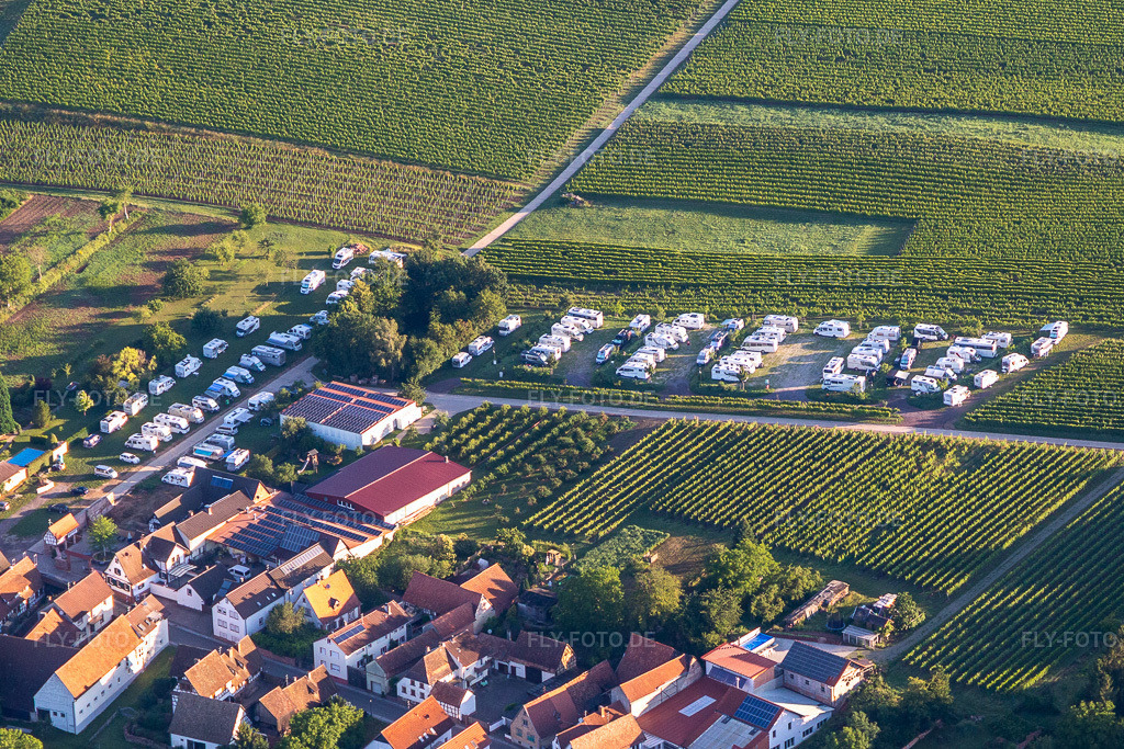 Luftbild: Wohnmobil Parkplatz in Dierbach im Bundesland Rheinland-Pfalz in Deutschland. Foto: IMG_007791.jpg vom 21.06.2020 durch Werner Riehm/FLY-FOTO.de
