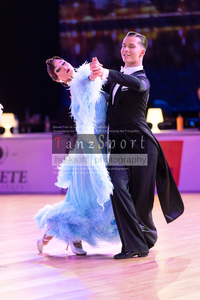 20241215_WDSF_Open_Youth_Std-Riga-9678 | Tanzsportbilder, Standardtanz, Lateintanz, WDSF, DTV, LTVB, dancecomp, goc, hessen tanzt, blaues band der spree, walzer, tango, wiener walzer, slowfox, quickstepp, samba, rumba, cha-cha-cha, paso doble. jive, hd-kroft photography, turniertanzsport