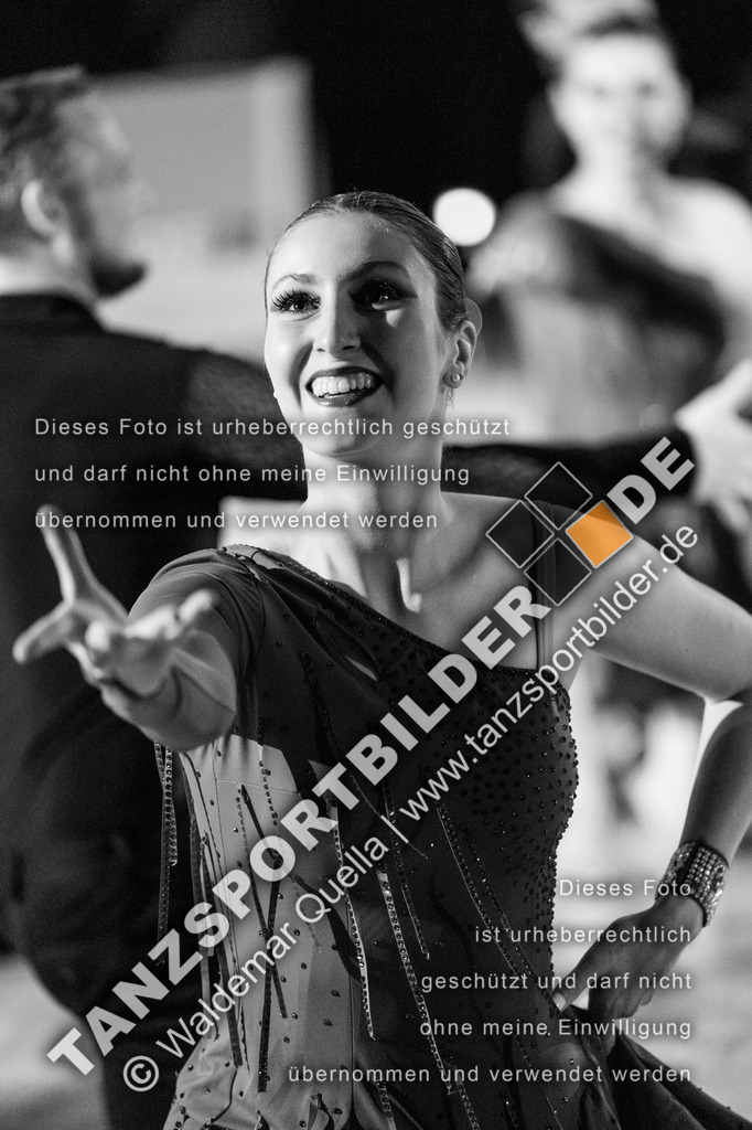 20250503-00293 | Hier finden Sie Tanz Bilder vom Latein und Standard Formationen tanzen. Sportbilder vom Tanzsport. Schöne Fotos und von Weltmeisterschaft, Europameisterschaft, Bundesliga, Regionalliga, Oberliga und Landesliga sowie von GOC Stuttgart, DanceComp, WM Bremen