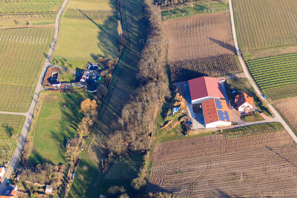 Luftbild: Weingut Heinz & Thomas Beck im Winter am Otterbach in Oberotterbach im Bundesland Rheinland-Pfalz in Deutschland. – Foto: IMG_62356.jpg vom 24.02.2014 durch Werner Riehm/FLY-FOTO.de – Auflösung des Originals: 4752 x 3168 px – Beck Wein - schenk Freude ein