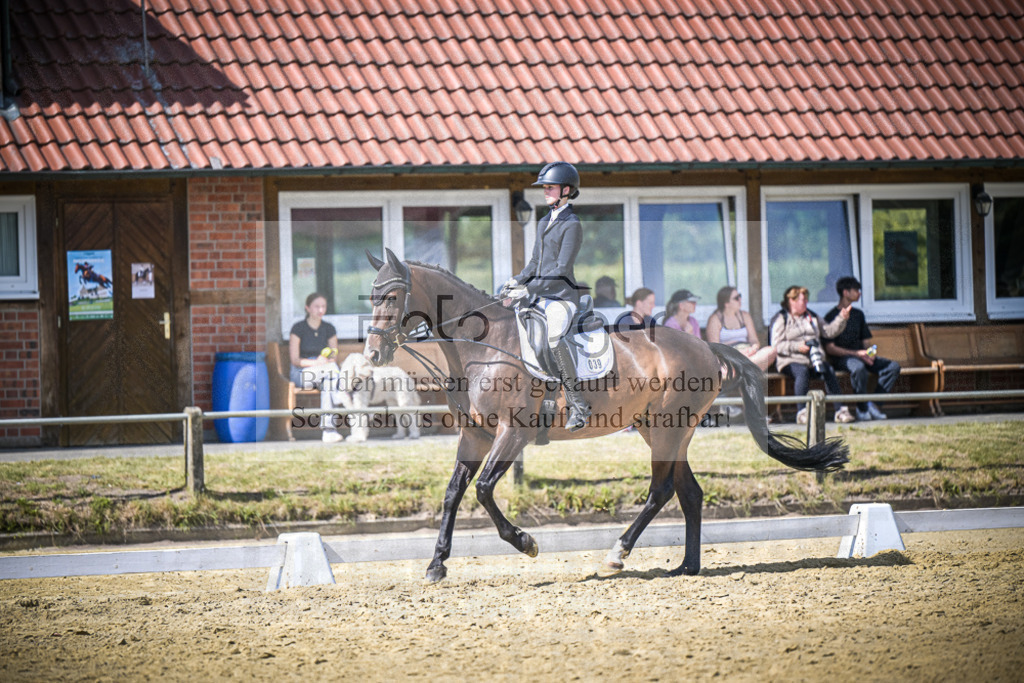 DOS_7313 | Entdecke hochwertige Reitturnierfotos von Foto Oger. Professionell, emotional und authentisch – jetzt Lieblingsmomente im Shop bestellen.Deutschlandweite Turnierfotografie. - Realisiert mit Pictrs.com