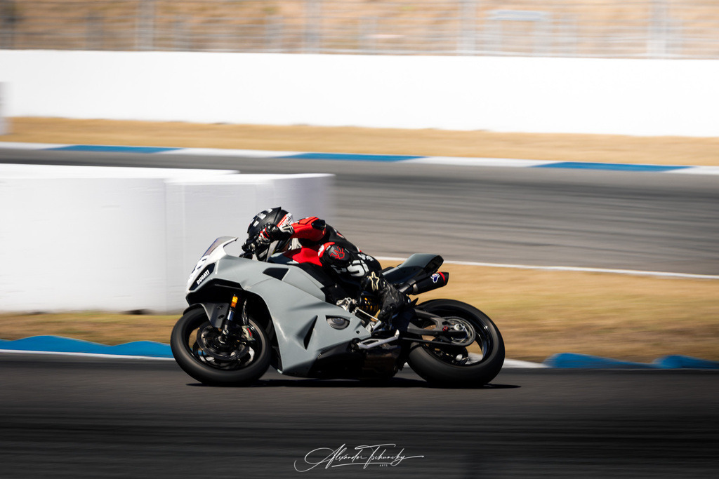 Ducati Trackday Hockenheimring 2026 | Entdecken Sie die faszinierende Welt von Alexander Tschuncky Arts: Kreative Fotografie, atemberaubende Automobilkunst und hochwertiger Bilderdruck. Lassen Sie sich inspirieren! - Realisiert mit Pictrs.com