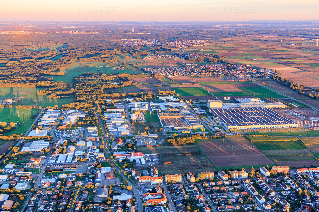 Luftbild: M.A.C. Maschinen und Anlagen Componenten GmbH, Mercedes-Benz Logistikcenter und PROWELL Progroup Board GmbH im Interpark in Offenbach an der Queich im Bundesland Rheinland-Pfalz in Deutschland. Foto: IMG_60246.jpg vom 13.10.2013 durch Werner Riehm/FLY-FOTO.deWWW.MERCEDES-BENZ.COM