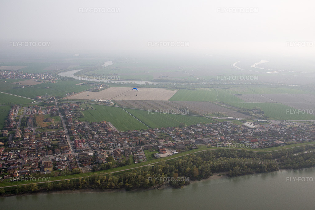 Aerial view: Ca' Tiepolo in Ca'Pisani in the state Veneto, Italy.Photo: IMG_087286.jpg taken on 04/05/2016 by Werner Riehm/FLY-FOTO.comResolution of the original: 5472 x 3648 px