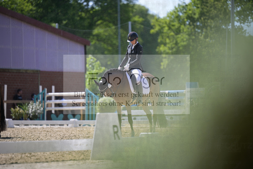 DOS_0026 | Entdecke hochwertige Reitturnierfotos von Foto Oger. Professionell, emotional und authentisch – jetzt Lieblingsmomente im Shop bestellen.Deutschlandweite Turnierfotografie. - Realisiert mit Pictrs.com
