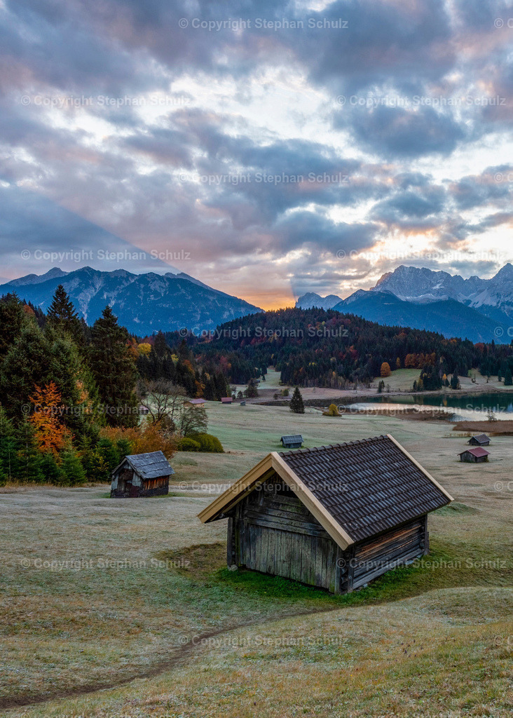 Karwendelgebirge | Sonnenaufgang am Geroldsee im Karwendelgebirge.   - Realisiert mit Pictrs.com