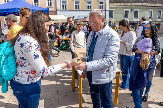 Eierpecken am Hauptplatz | Bildershop von pixelworld.at - Realisiert mit Pictrs.com