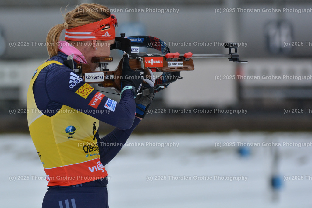 IBU WC Biathlon Oberhof 2018 | KUZMINA Anastasiya (SVK) am Schiessstand; IBU WC Biathlon Oberhof 2018, 10 km Verfolgung der Frauen am 06.01.2018 in der DKB Ski Arena in Oberhof, (Deutschland) - Realisiert mit Pictrs.com