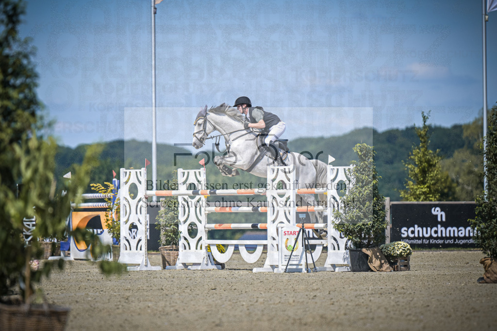 DOS_2770 | Entdecke hochwertige Reitturnierfotos von Foto Oger. Professionell, emotional und authentisch – jetzt Lieblingsmomente im Shop bestellen.Deutschlandweite Turnierfotografie. - Realisiert mit Pictrs.com