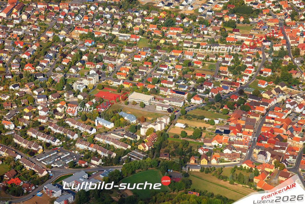 Die Luftaufnahme der Stadt Estenfeld wurde vom UL-Flugzeug heraus erstellt ( keine Drohne )- hohe Auflösung für beste Qualität