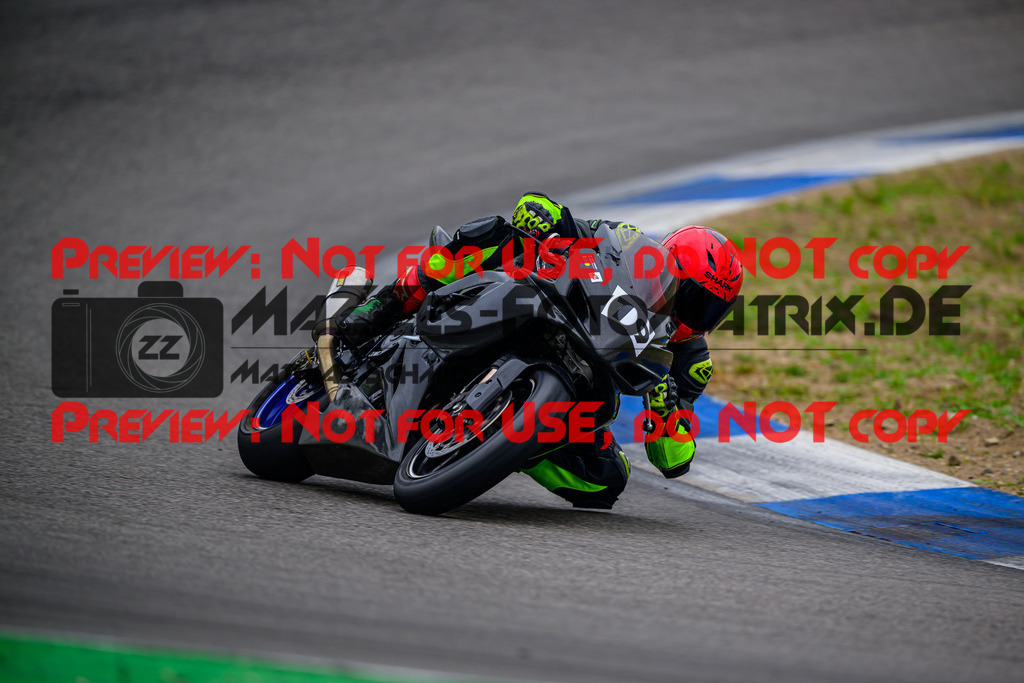 MaZZes_Fotomatrix_20250421_6007705_7413 | WEISS