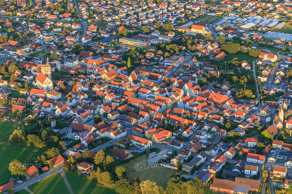 Ortsansicht von Westen | Luftbild: Ortsansicht von Westen in Geiselhöring im Bundesland Bayern in Deutschland. Foto: IMG_133359.jpg vom 03.07.2022 durch Werner Riehm/FLY-FOTO.de - Realisiert mit Pictrs.com
