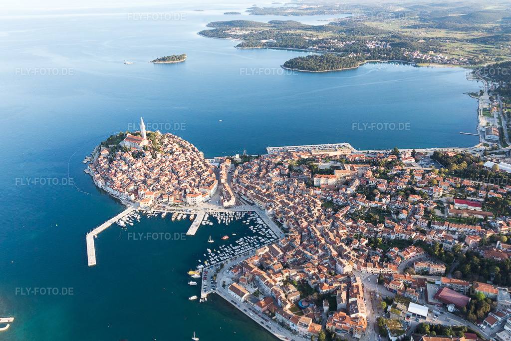 Luftbild: Ortsansicht in Rovinj im Bundesland Gespanschaft Istrien in Kroatien. Foto: IMG_106276.jpg vom 14.04.2018 durch Werner Riehm/FLY-FOTO.de