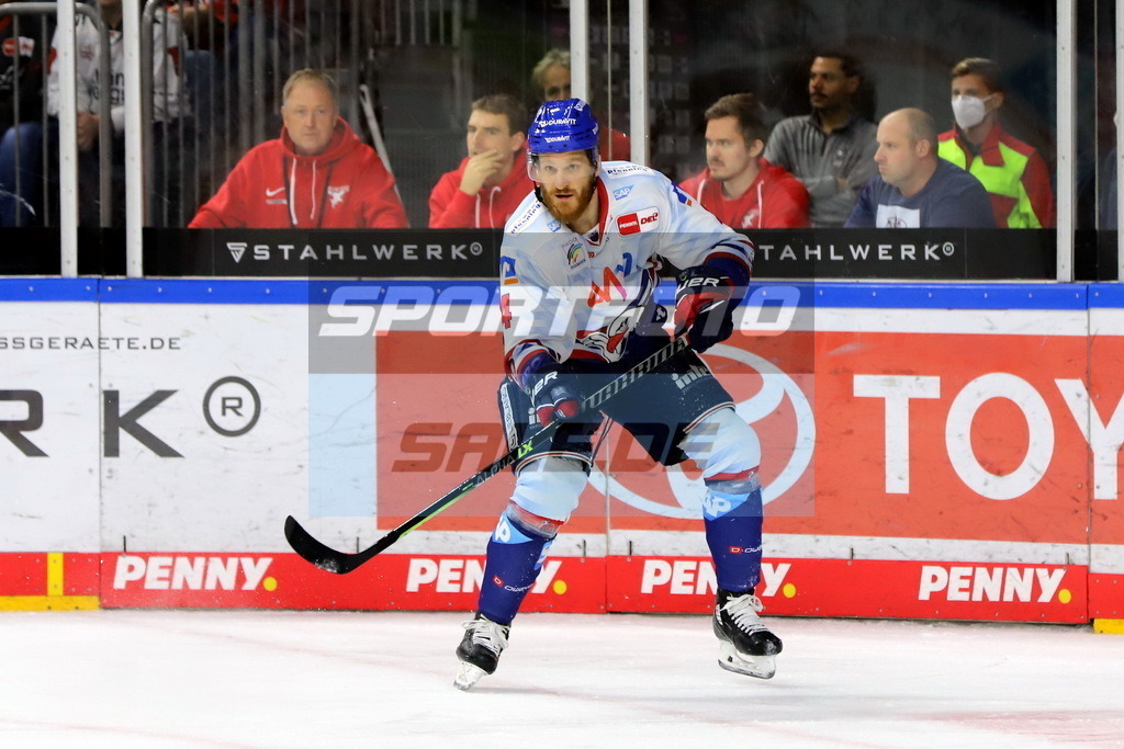 Korbinian Holzer - MAN | Korbinian Holzer - MAN - Realisiert mit Pictrs.com