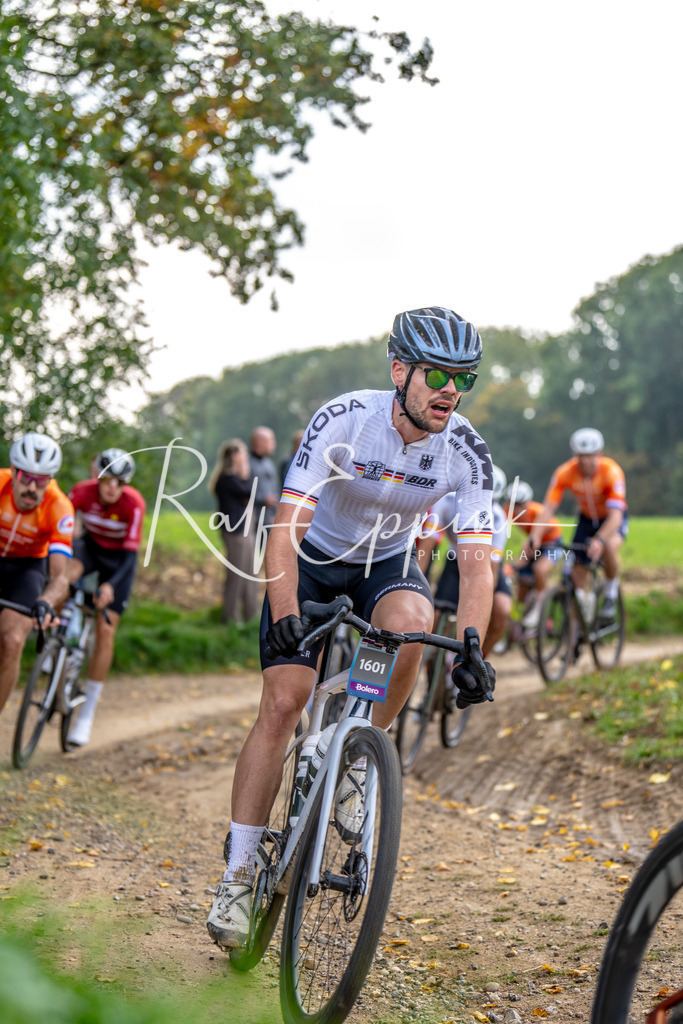 Ralf Eppink Photography 20251012_DSC03055 | Sportfotografie, Eventfotografie, Porträtfotografie, Radsport Fotograf, Triathlon Fotograf, Düsseldorf Fotograf, Köln Fotograf, Actionfotografie, Teamfotografie, Peoplefotografie, Business Portraits, Veranstaltungsfotografie, Reportagefotografie - Realisiert mit Pictrs.com