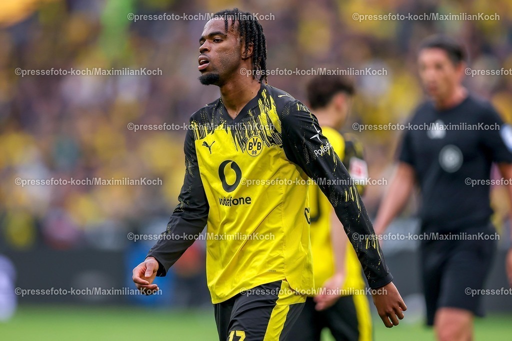 BVB11042601083 | 11.04.2026, Fußball, Borussia Dortmund - Bayer 04 Leverkusen, 1. Fußball Bundesliga, 29. Spieltag, Signal Iduna Park, Saison 2025 2026: Carney Chukwuemeka (BVB #17)   DFB regulations prohibit any use of photographs as image sequences and or quasi-video.