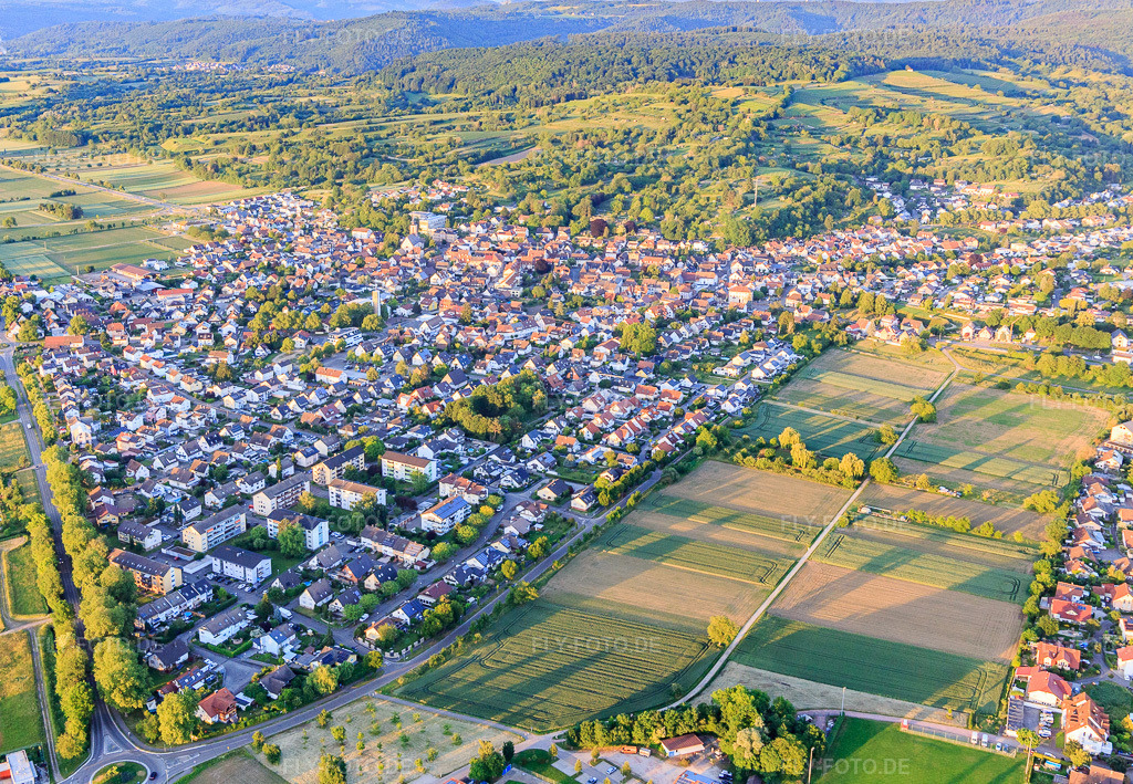 Luftbild: Stadtansicht aus Südwesten in Kippenheim im Bundesland Baden-Württemberg in Deutschland. Foto: IMG_147994.jpg vom 30.05.2025 durch Werner Riehm/FLY-FOTO.de