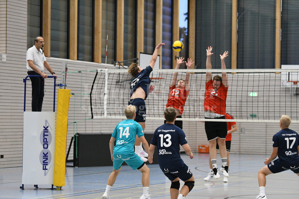TSV 1861 Deggendorf : MTV München II | Durchschlagskraft: Nicolas Schmidt (TSV Deggendorf Volleyball  #10) - Realisiert mit Pictrs.com