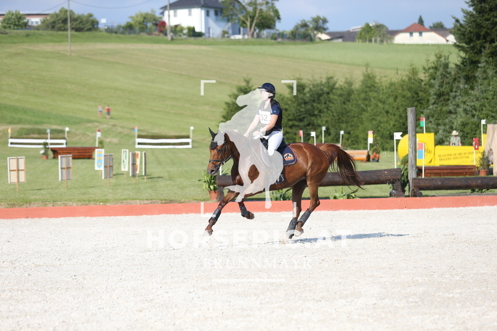 DL2Q3281 | Willkommen bei Brunnmayr - Design & Fotografie – Ihrem Spezialisten für Reitturniere und Pferdeveranstaltungen in Oberösterreich, Salzburg und Bayern! Seit über 17 Jahren sind wir leidenschaftlich dabei.