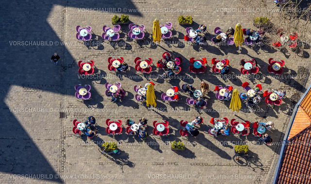 Soest220301432 | Luftbild, Marktplatz Soest mit Außengastronomie, Soest, Soester Börde, Nordrhein-Westfalen, Deutschland