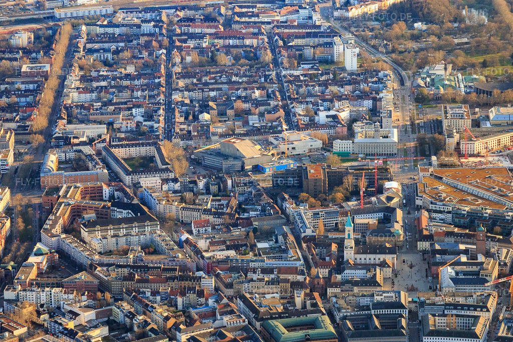 Luftbild: Baustelle zur Renovierung von Badisches Staatstheater Karlsruhe im Ortsteil Südstadt in Karlsruhe im Bundesland Baden-Württemberg in Deutschland. Foto: IMG_145474.jpg vom 07.03.2025 durch Werner Riehm/FLY-FOTO.deBadisches Staatstheater Karlsruhe