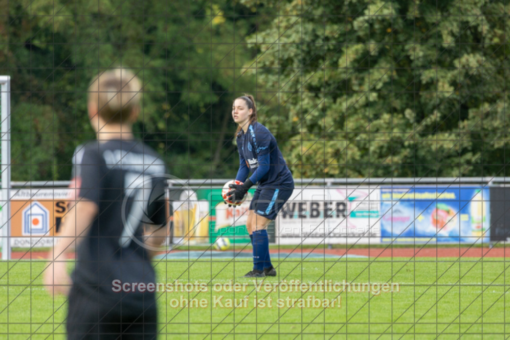 20250928_144536_0652 | #,1.FC Donzdorf (schwarz) vs. TV Derendingen (rot), Fussball, Frauen-Verbandsliga Württemberg, 03. Spieltag, Saison 2025/2026, Rasenplatz Lautertal Stadion, Süßener Straße 16, 73072 Donzdorf, 28.09.2025 - 13:00 Uhr,Foto: PhotoPeet-Sportfotografie/Peter Harich