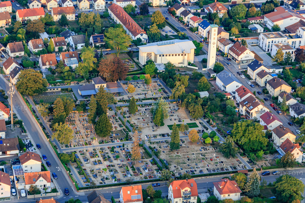 Luftbild: Friedhof in Kandel im Bundesland Rheinland-Pfalz in Deutschland. Foto: IMG_110734.jpg vom 05.09.2018 durch Werner Riehm/FLY-FOTO.de