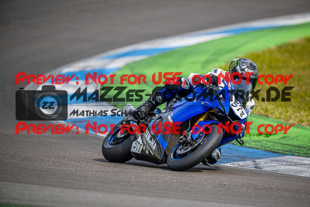 MaZZes_FotoMatrix_230410_1449 | WEISS