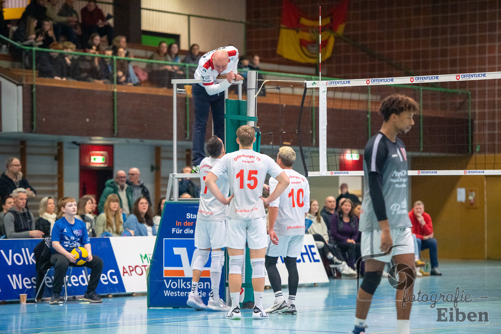 VSG Ammerland-Oldenburger TB | Regionalliga; VSG Ammerland (blau)-Oldenburger TB (weiß) am 18.01.2025 in Bad Zwischenahn (Sporthalle Schilldestraße ), Photo: Philip Eiben 2025 - Realisiert mit Pictrs.com