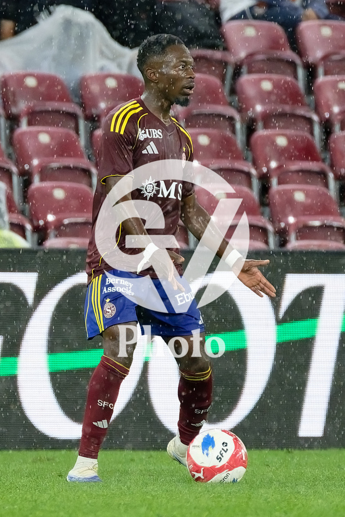 UEFA Conference League Play-offs 2nd leg - Servette FC v FC Shakhtar Donetsk | Bradley Mazikou (18 Servette FC) controls the ball (action)  during the UEFA Conference League Play-offs 2nd leg match between Servette FC and FC Shakhtar Donetsk at Stade de Geneve in Geneva, Switzerland