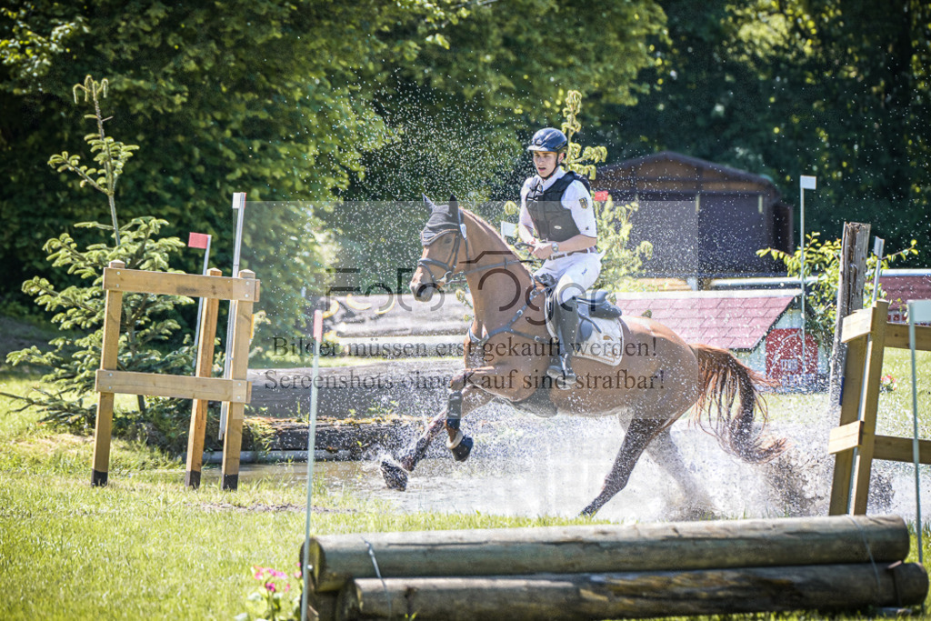 DOS_2425 | Entdecke hochwertige Reitturnierfotos von Foto Oger. Professionell, emotional und authentisch – jetzt Lieblingsmomente im Shop bestellen.Deutschlandweite Turnierfotografie. - Realisiert mit Pictrs.com