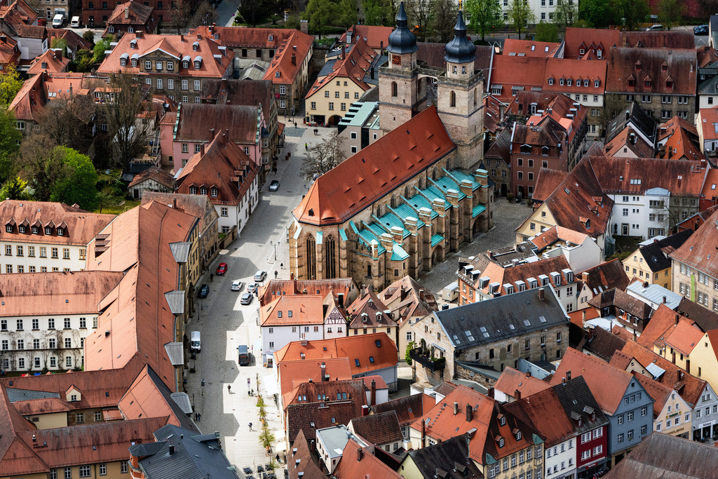 dr__0095152.jpg | BAYREUTH 28.04.2022 Ortskern am Marktplatz an der Maximilianstraße an der Maximilianstraße in Bayreuth im Bundesland Bayern, Deutschland. // Center market on street Maximilianstrasse on street Maximilianstrasse in Bayreuth in the state Bavaria, Germany. Foto: Daniel Reiter