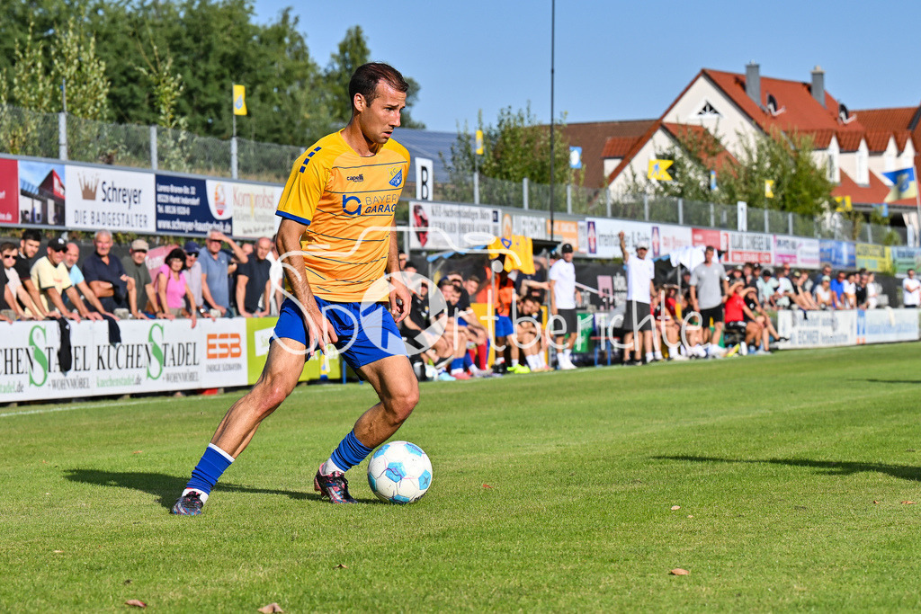 FC Pipinsried - SV Wacker Burghausen | am Ball Fabian BENKO (FCP #20) / Einzelfoto / Freisteller / Landespokal Bayern: FC Pipinsried - SV Wacker Burghausen; Küchenstadel-Arena am 26.08.2025