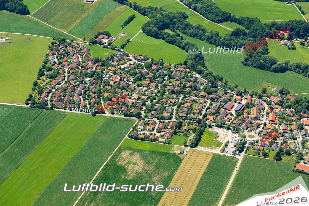 Aktuelles Luftbild von Oberwindach Windach - Die Luftaufnahme wurde 2022 mittels UL-Flugzeug erstellt ( keine Drohne ) - hochauflösende Kamera-Systeme von  Canon -Beste Qualität - Für grossformatige Ausdrucke geeignet. Die Geschenkidee !