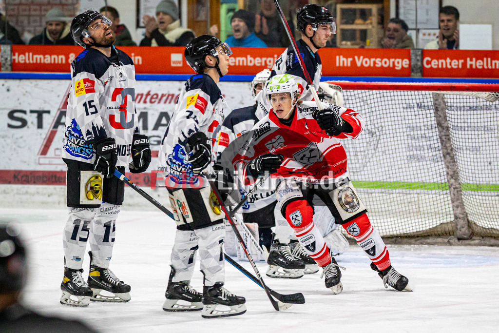 Spiel 3 Viertelfinale TSV Peißenberg Miners vs HC Landsberg Riverkings | Eishockey Bayernliga Playoffs 2023/2024, Spiel 3 Viertelfinale TSV Peißenberg Miners vs HC Landsberg Riverkings, 20240223,
Torjubel Ryan MURPHY (Miners 15),
2024-02-23 in Peißenberg (Eisstadion)
15 Ryan MURPHY (Miners 15)
Copyright: WolfgangxLindner foto-lindner.de