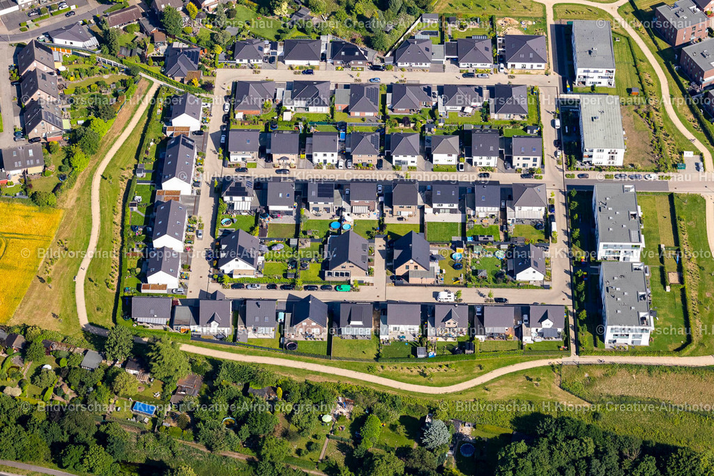 Luftbild Kamp-Lintfort-4849 | Luftbildfotografie Wohngebiet der Mehrfamilienhaussiedlung an der Walkenried-Straße in Kamp-Lintfort im Ruhrgebiet im Bundesland Nordrhein-Westfalen, Deutschland - Realisiert mit Pictrs.com