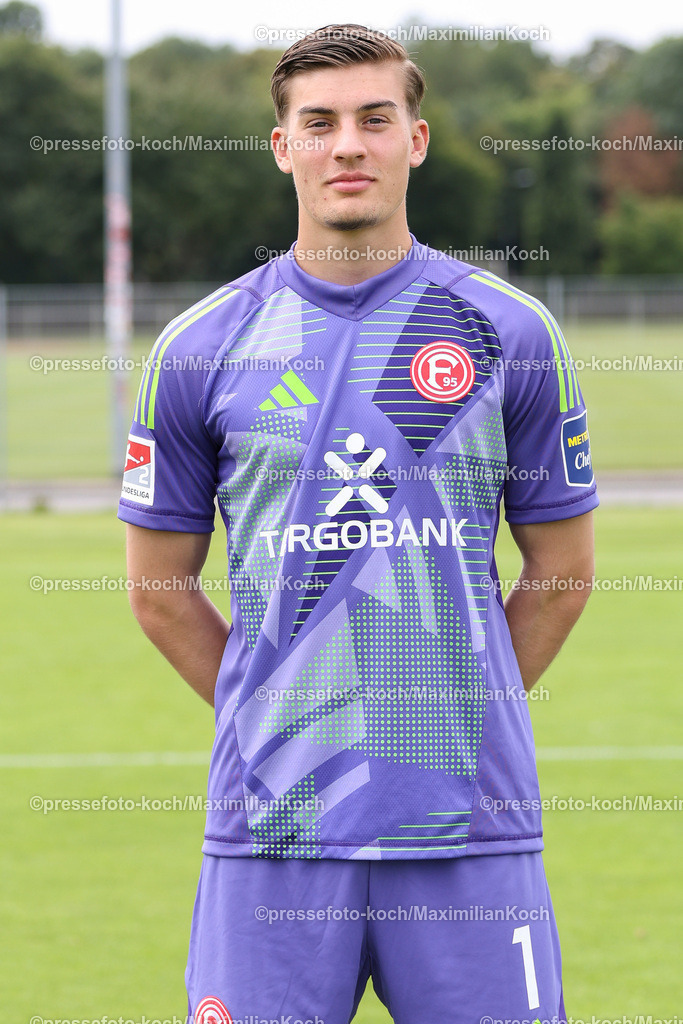 Due2BL25072401038 | Robert Kwasigroch; Fortuna Düsseldorf; 2. Bundesliga, Porträttermin 2024/2025