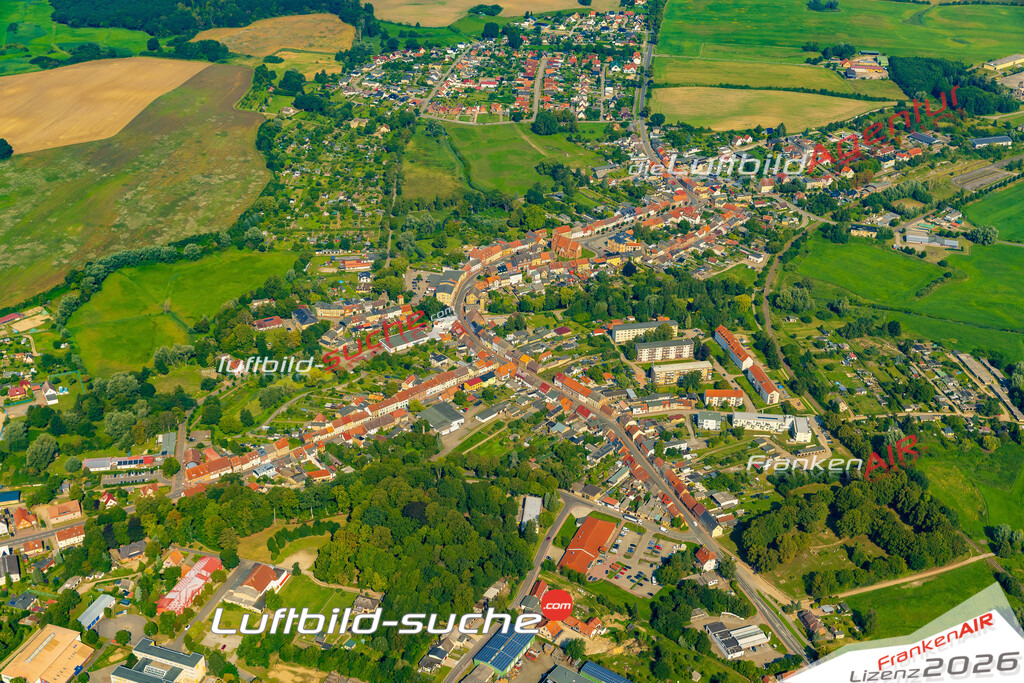 Luftaufnahme der Stadt Brüel - Die Luftaufnahme wurde 2025 vom UL-Flugzeug heraus erstellt ( keine Drohne ) - Hochauflösende Luftaufnahme - für professionelle Ausdrucke geeignet. Die Geschenkidee !Hier alle&nbsp;Infos zur Lizenzierung der LuftaufnahmeWir fliegen auch dieses Jahr wieder in Ihre Region um Luftbilder zu erstellen.- Luftbild anfragen