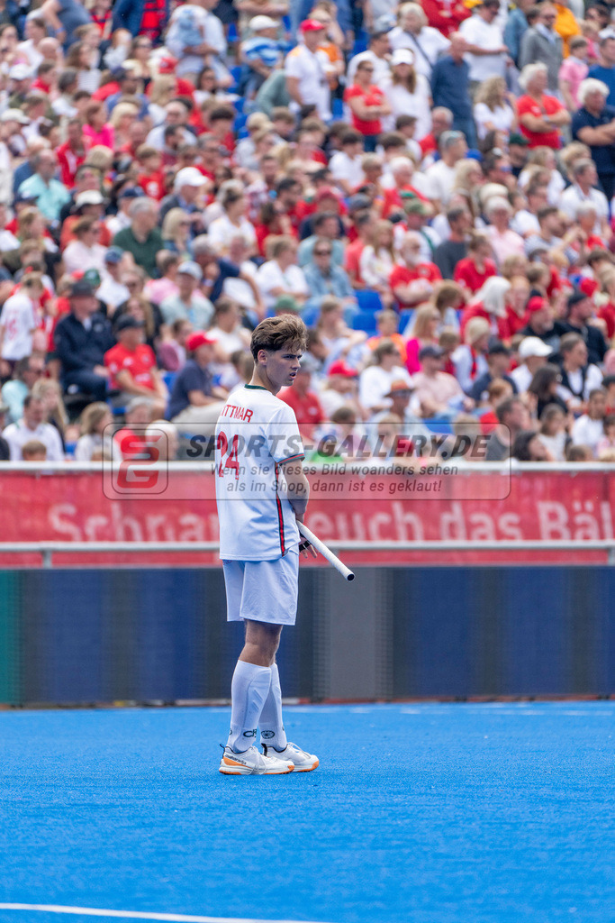 Final4_20250601-1426-HK108602 | Krefeld, Deutschland, 01.06.2025:  Feldhockey Final4 2025 – „Deutsche Feldhockey-Meisterschaften 2025“ Crefelder HTC - Rot-Weiss Köln (Finale Herren) im Gerd-Wellen-Hockeyanlage am 01.06.2025 in Krefeld, Deutschland. (Foto von Kramhöller/Fehrmann/Kaste)Krefeld, Germany, 01.06.2025: Feldhockey Final4 2025 – „Deutsche Feldhockey-Meisterschaften 2025“ Harvestehuder HTC - Düsseldorfer HC (Finale Damen) in Gerd-Wellen-Hockeyanlage at 01.06.2025 in Krefeld, Deutschland. (Foto from Kramhöller/Fehrmann/Kaste)