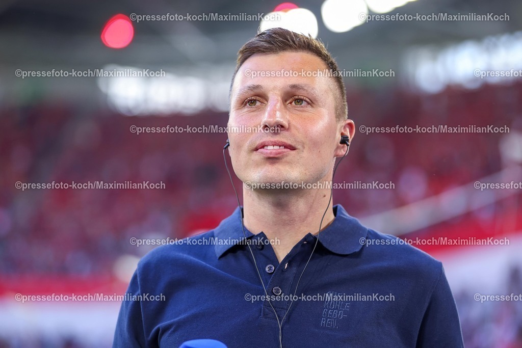 F9510052502120 | 10.05.2025, Fußball, Fortuna Düsseldorf - FC Schalke 04, 2. Fußball Bundesliga, Merkur Spiel-Arena, Saison 2024 2025: Trainer Jakob Fimpel (S04 Cheftrainer) DFB regulations prohibit any use of photographs as image sequences and or quasi-video.